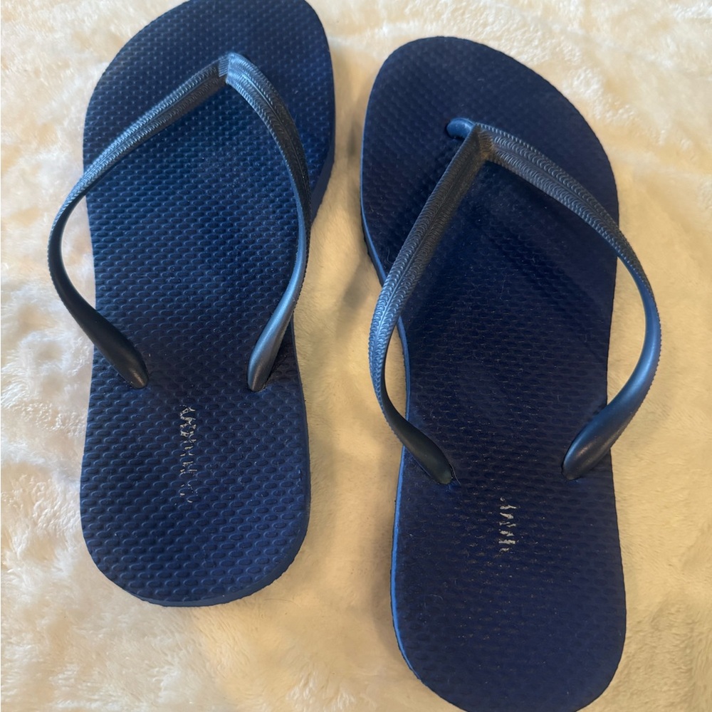Old Navy flip flops- 2 pairs!